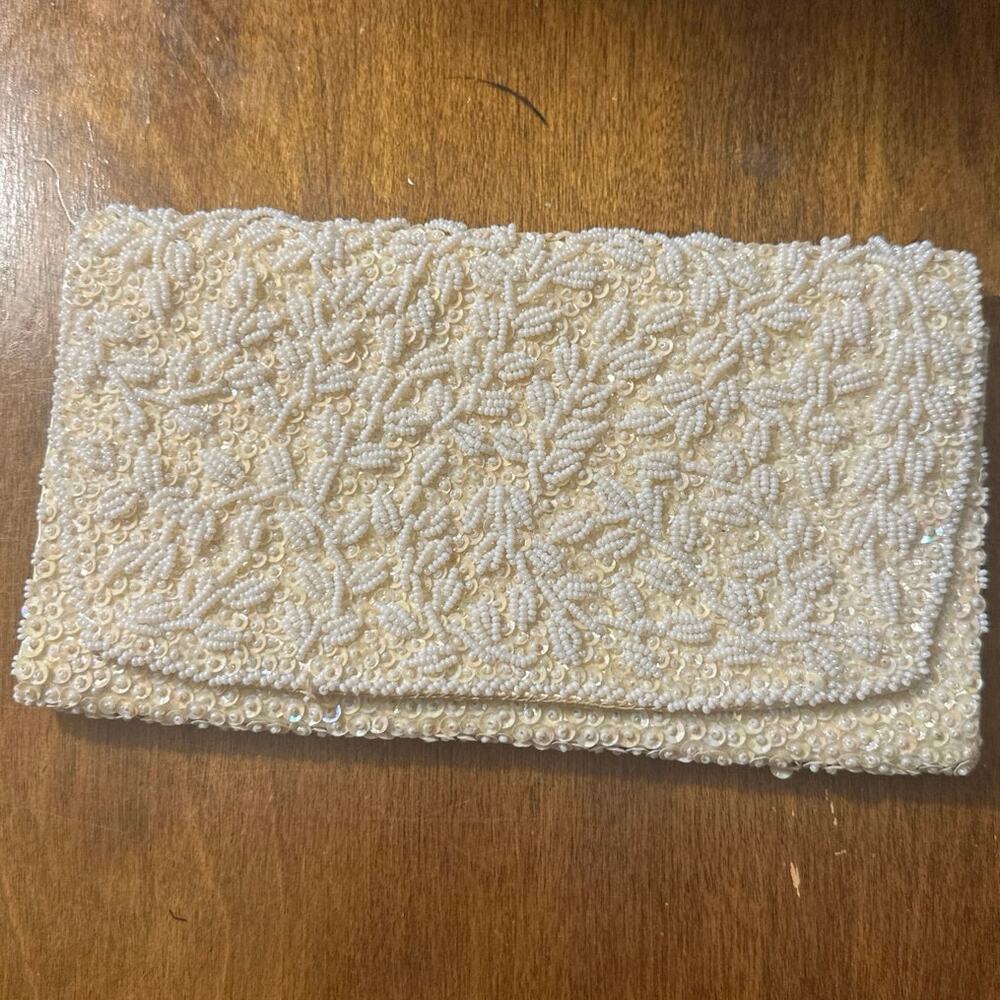 La Regale Vintage beaded clutch hand bag